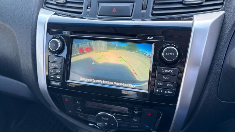 Nissan Navara Np300 Diesel Double Cab Pick Up N-Connecta 2.3dCi 190 4WD